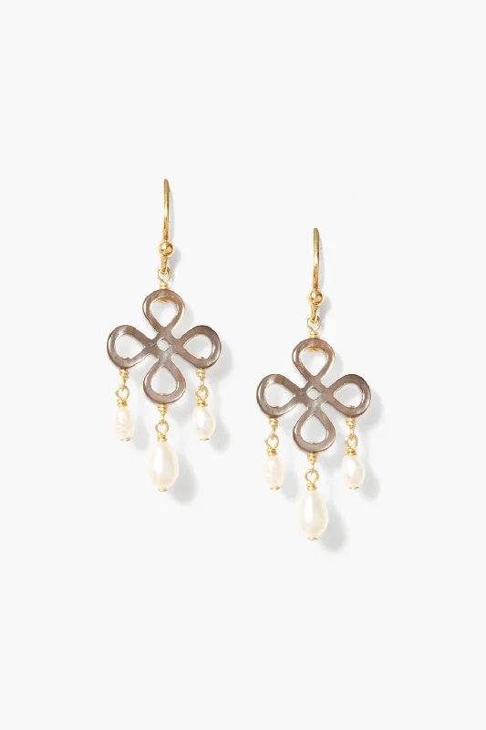 Clover Chandelier Earrings White Pearl