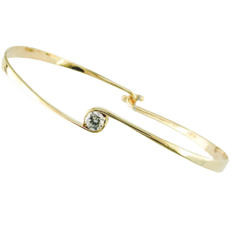 14k Gold Diamond Circle Bangle Bracelet